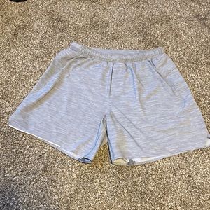 Men’s Lulu Lemon 6” inseam linerless shorts MEDIUM